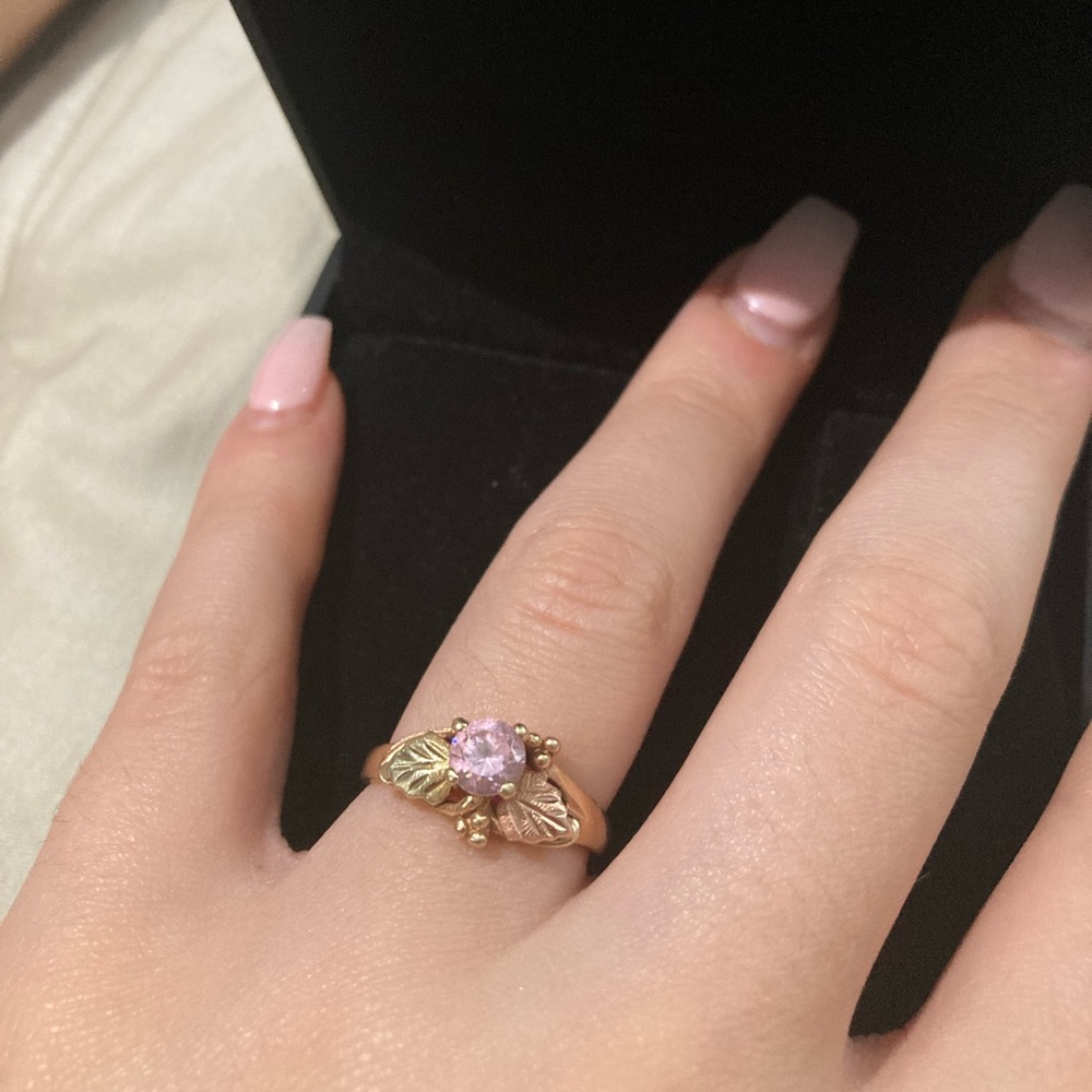 Solid Gold Ring W/ Simulated Gemstone. Size 7. - image 2